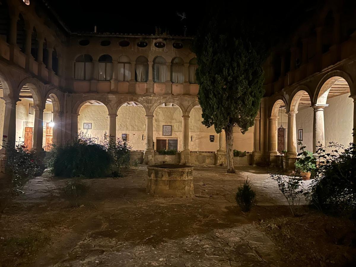 Hotel De La Villa รูเบียโลส เด โมรา ภายนอก รูปภาพ