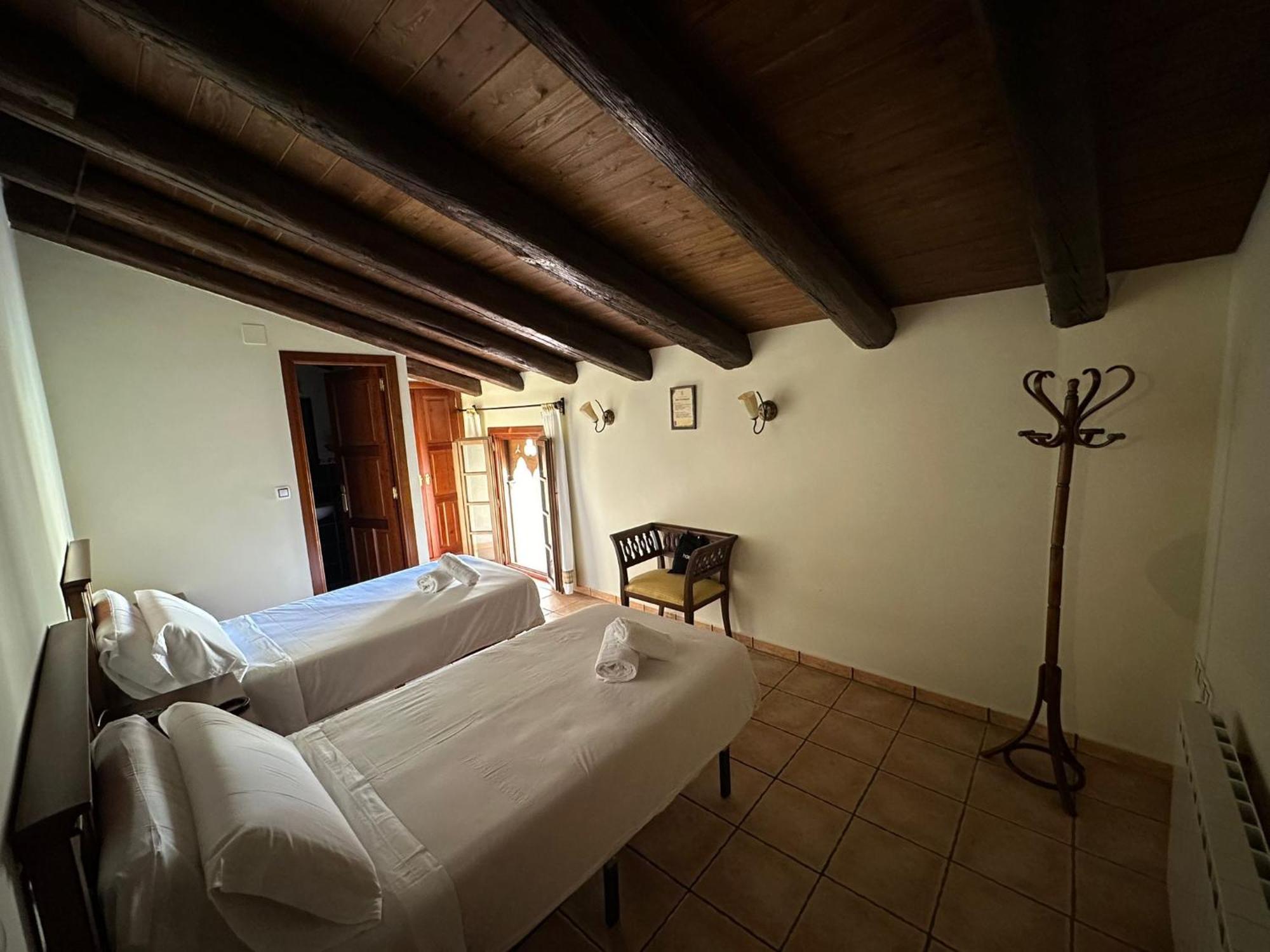 Hotel De La Villa รูเบียโลส เด โมรา ภายนอก รูปภาพ