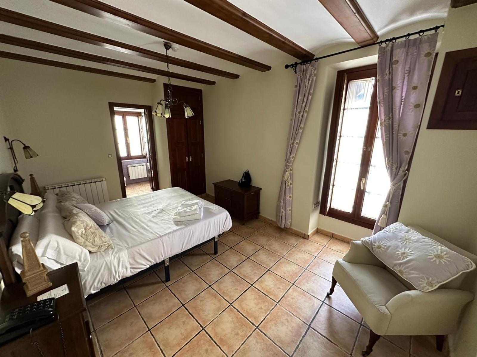 Hotel De La Villa รูเบียโลส เด โมรา ภายนอก รูปภาพ
