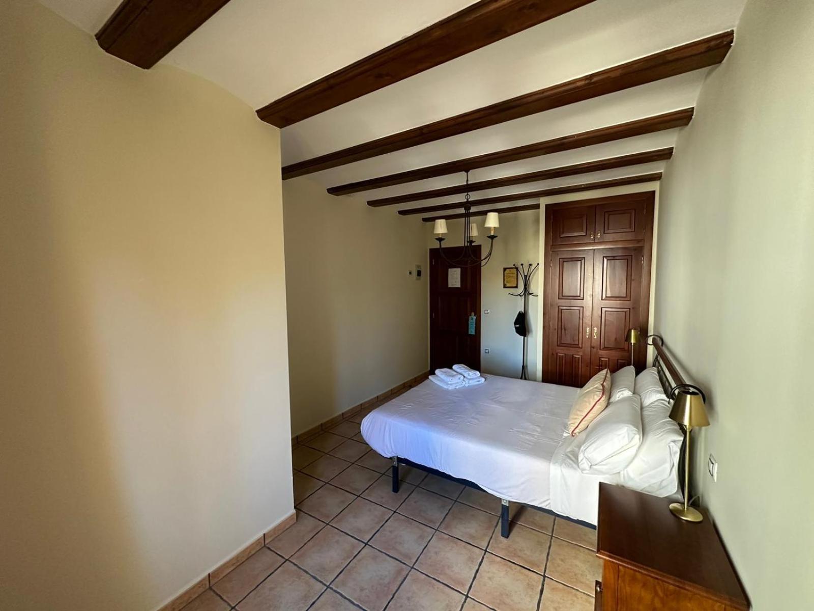 Hotel De La Villa รูเบียโลส เด โมรา ภายนอก รูปภาพ