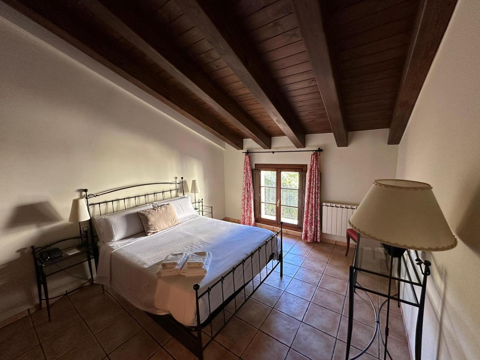 Hotel De La Villa รูเบียโลส เด โมรา ภายนอก รูปภาพ