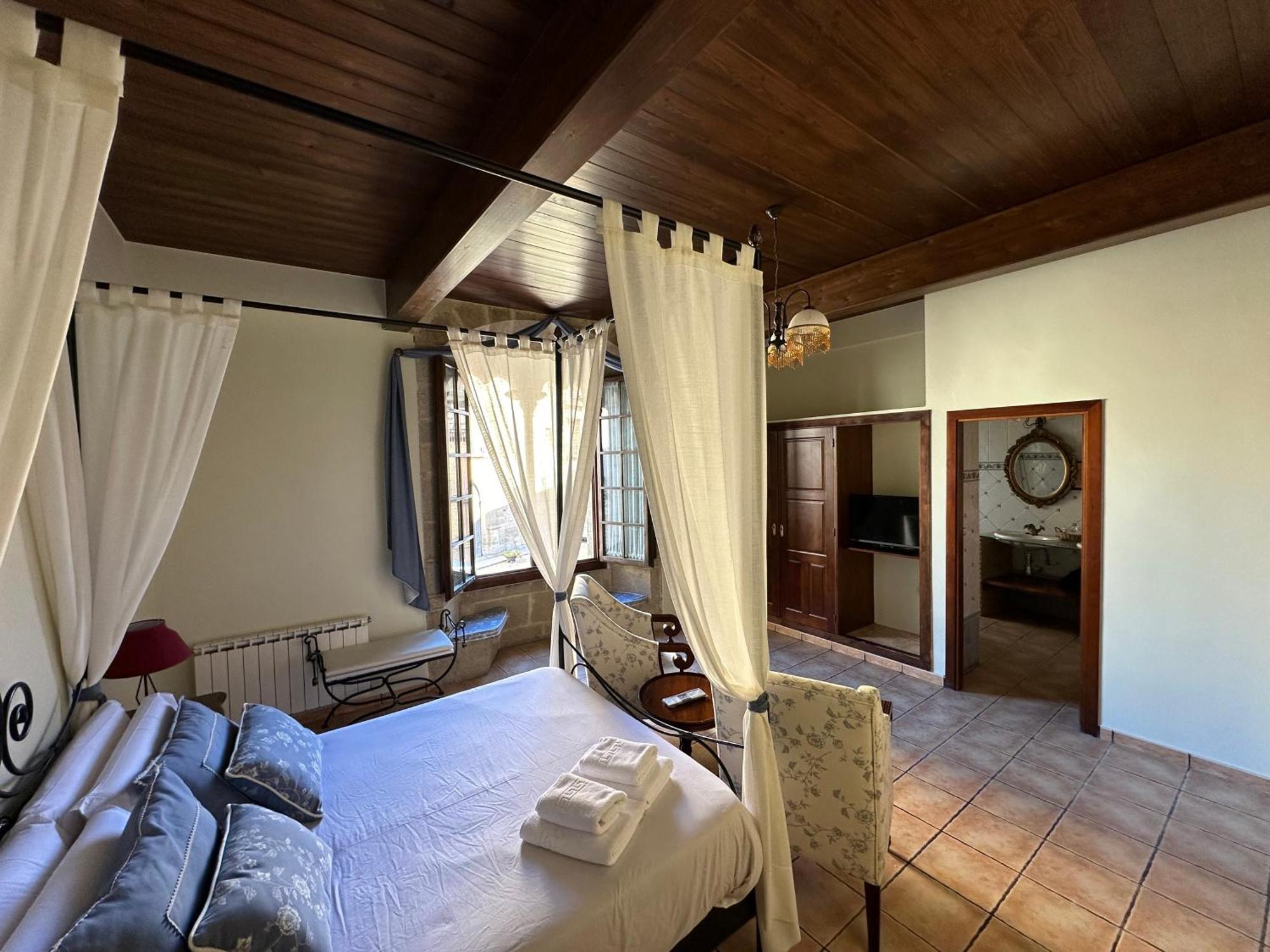 Hotel De La Villa รูเบียโลส เด โมรา ภายนอก รูปภาพ